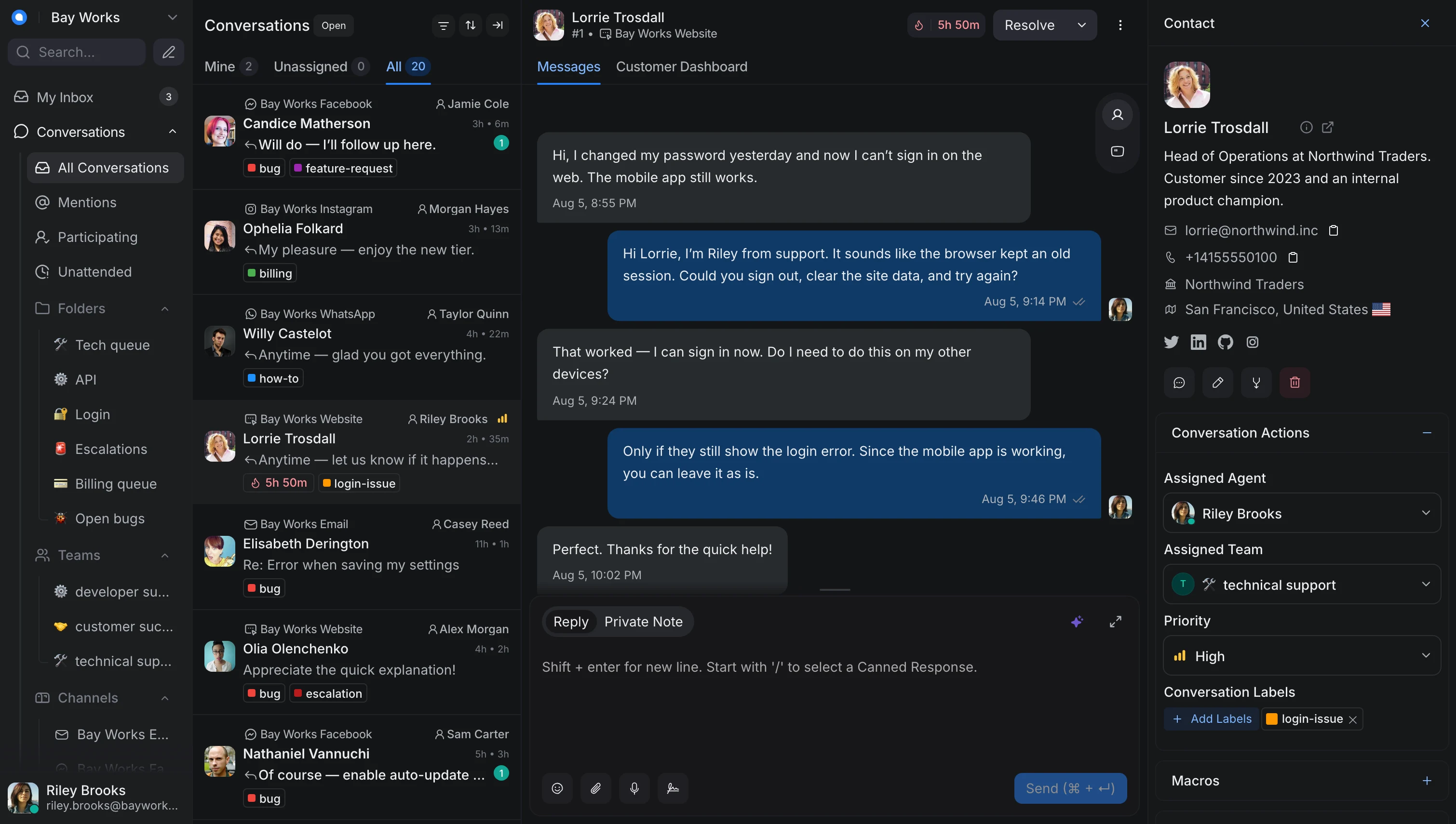 Painel da Chatwoot mostrando uma conversa com o cliente
